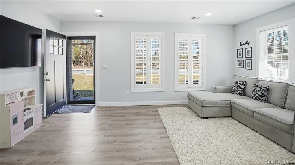 130 Beaver Dam Road Brookhaven NY 11719
