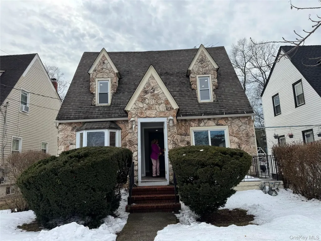 110 Woodside Avenue Freeport NY 11520