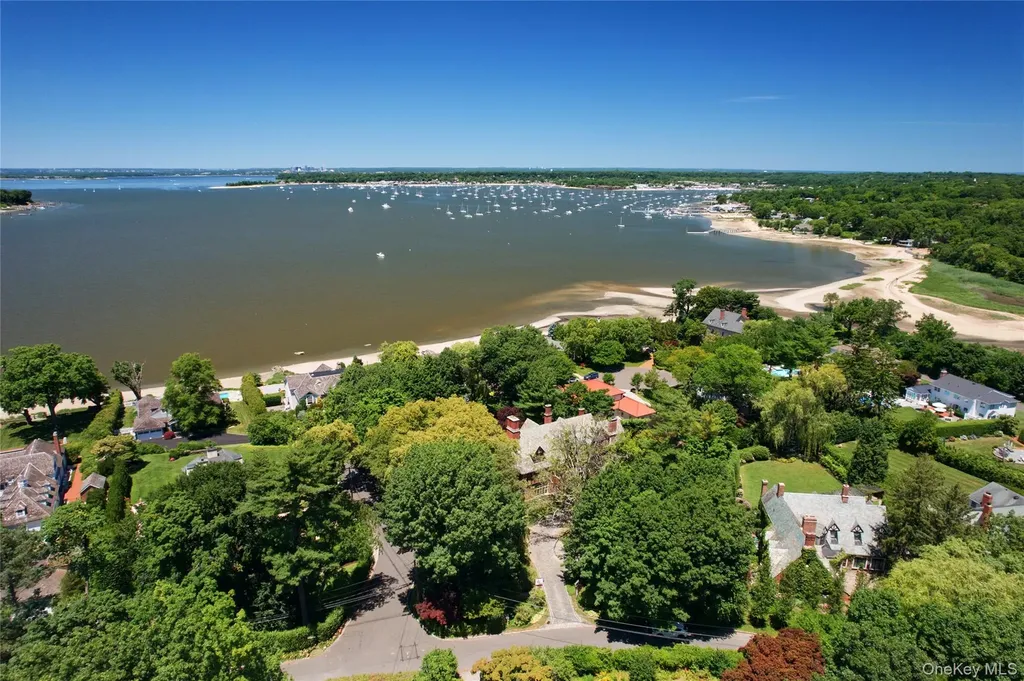 107 Bayview Road Manhasset NY 11030