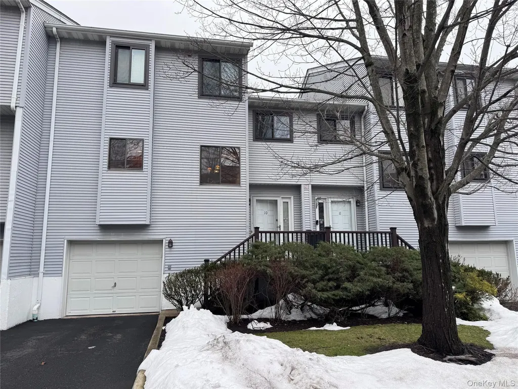 10 Evan Court Nanuet NY 10954
