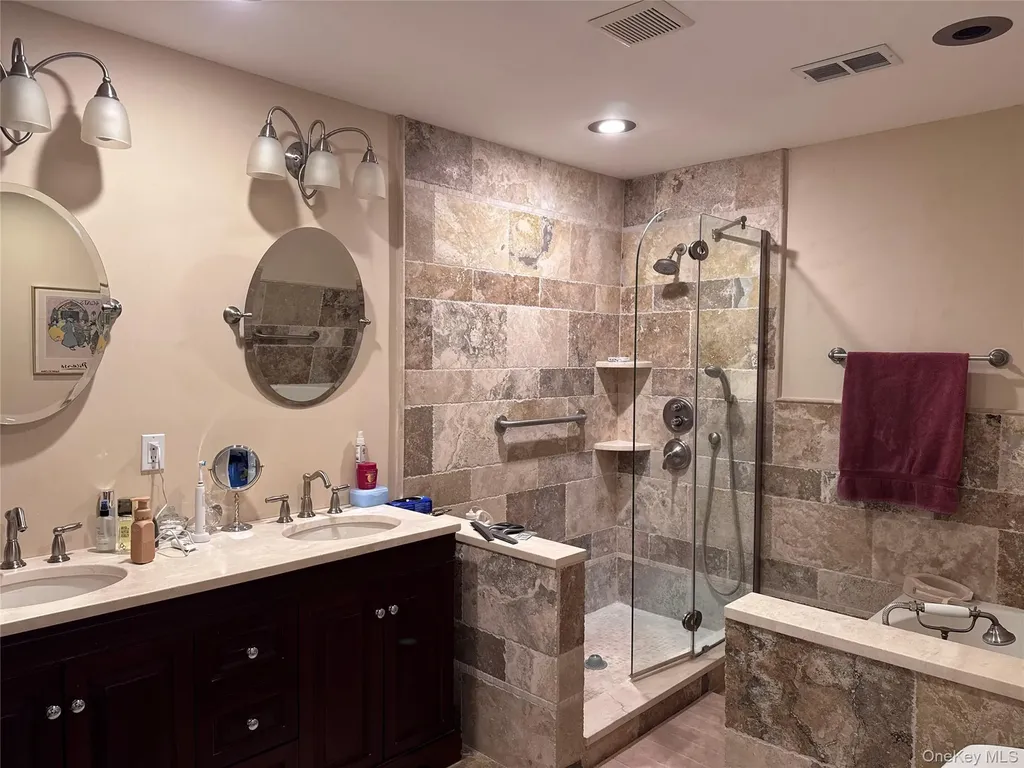 10 Evan Court Nanuet NY 10954