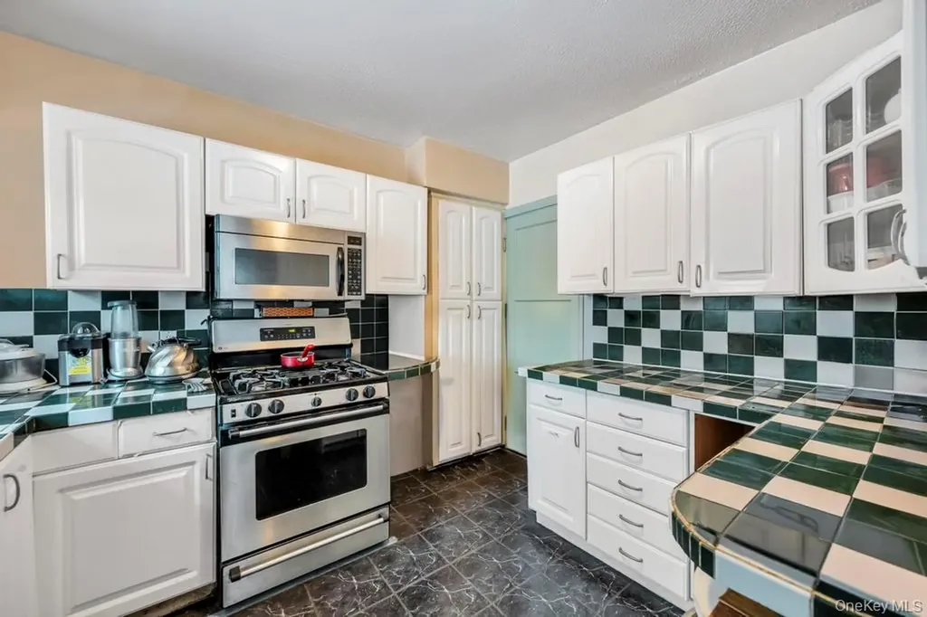 13 Crystal Street Elmont NY 11003