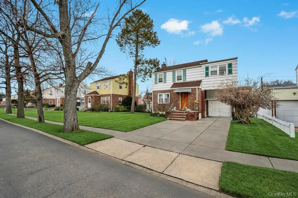 13 Crystal Street Elmont NY 11003
