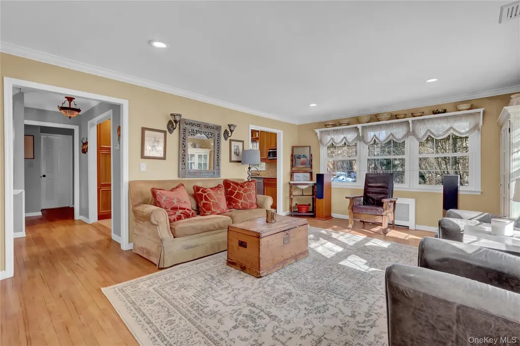 8 Noel Place Smithtown NY 11787