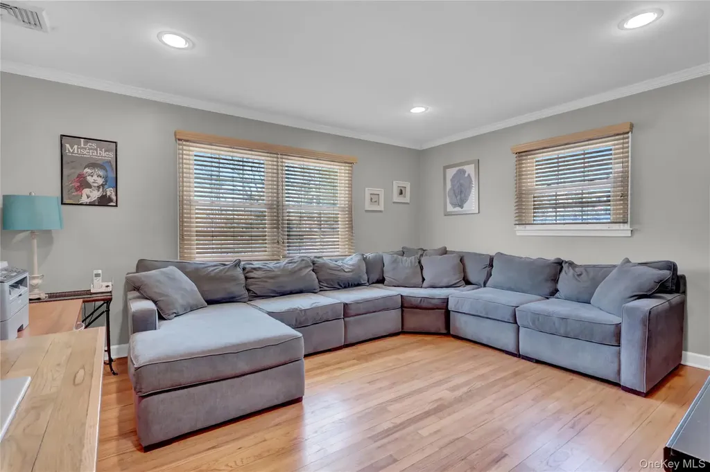 8 Noel Place Smithtown NY 11787