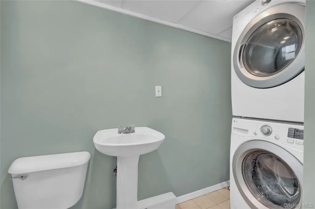 8 Noel Place Smithtown NY 11787