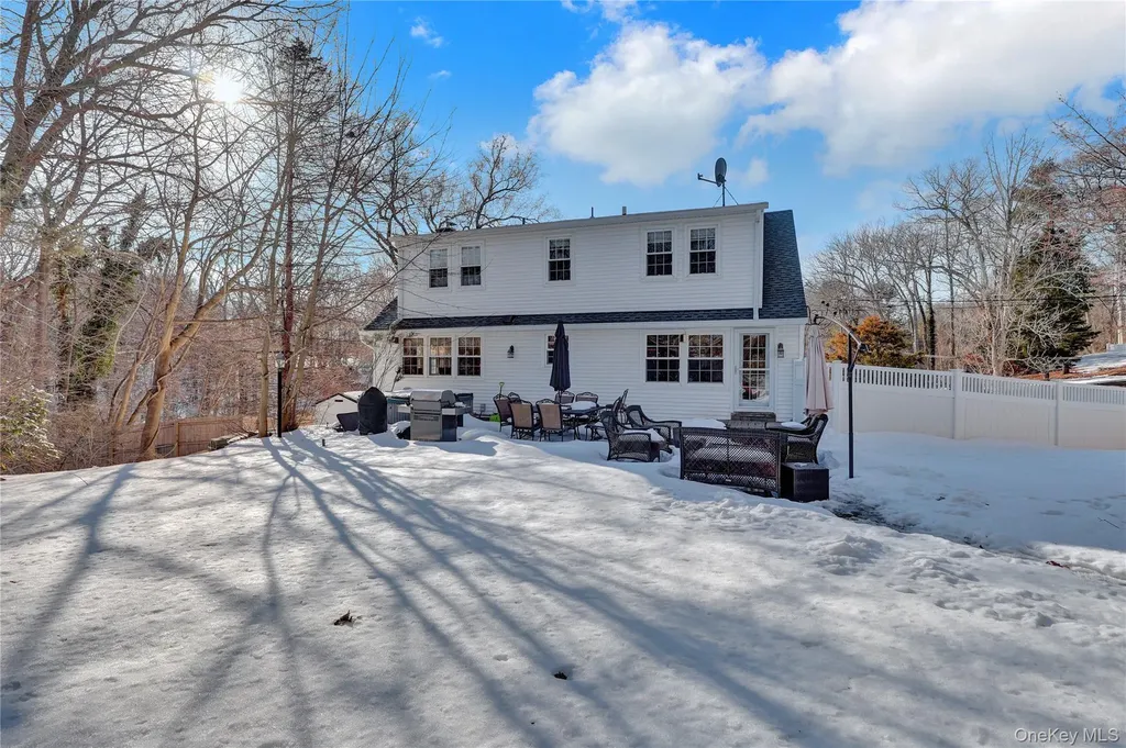 8 Noel Place Smithtown NY 11787