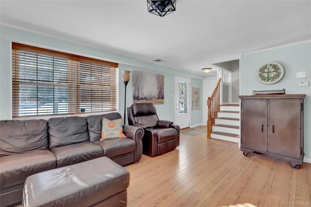 8 Noel Place Smithtown NY 11787