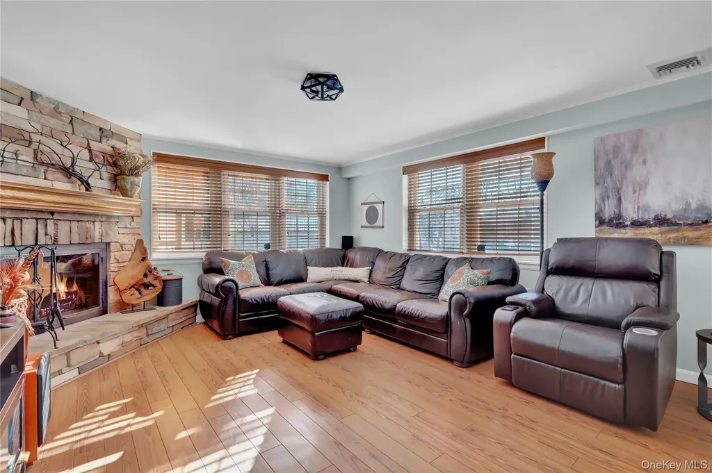 8 Noel Place Smithtown NY 11787