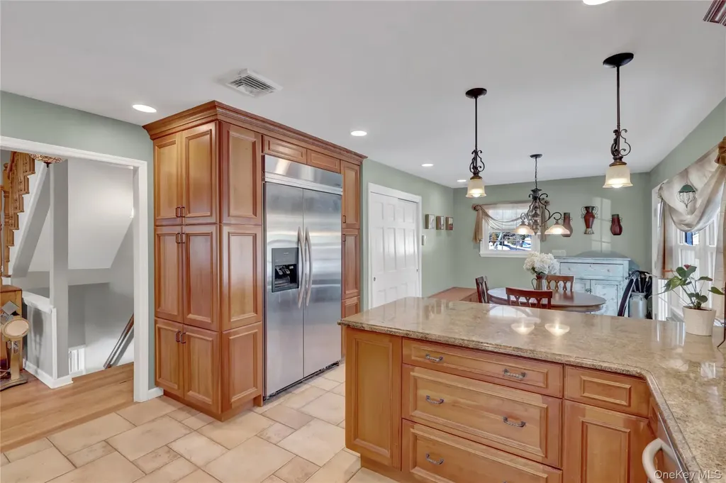 8 Noel Place Smithtown NY 11787