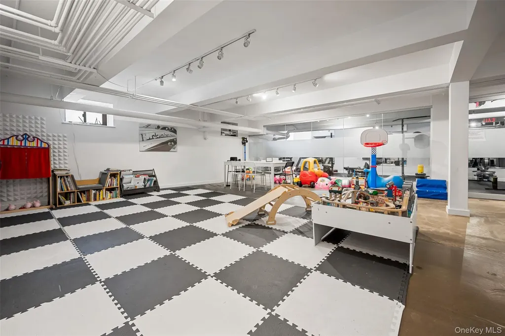 385 Argyle Road Brooklyn NY 11218