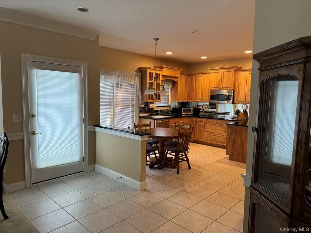 30 Oak Run Stony Brook NY 11790