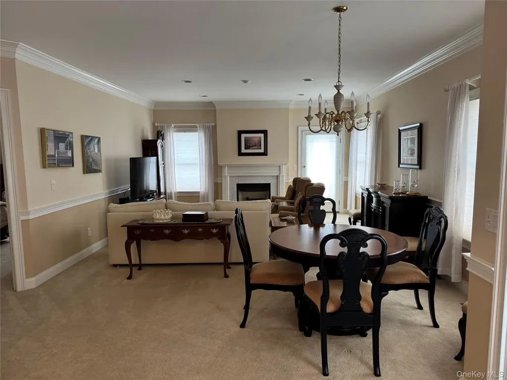 30 Oak Run Stony Brook NY 11790