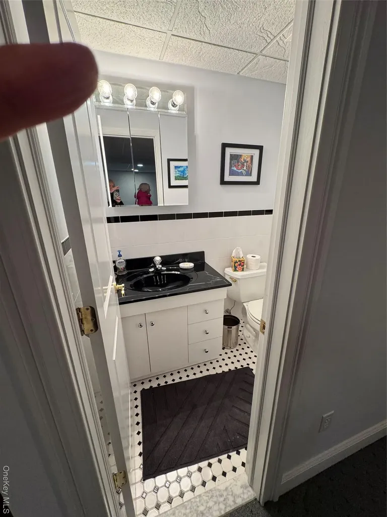 30 Oak Run Stony Brook NY 11790