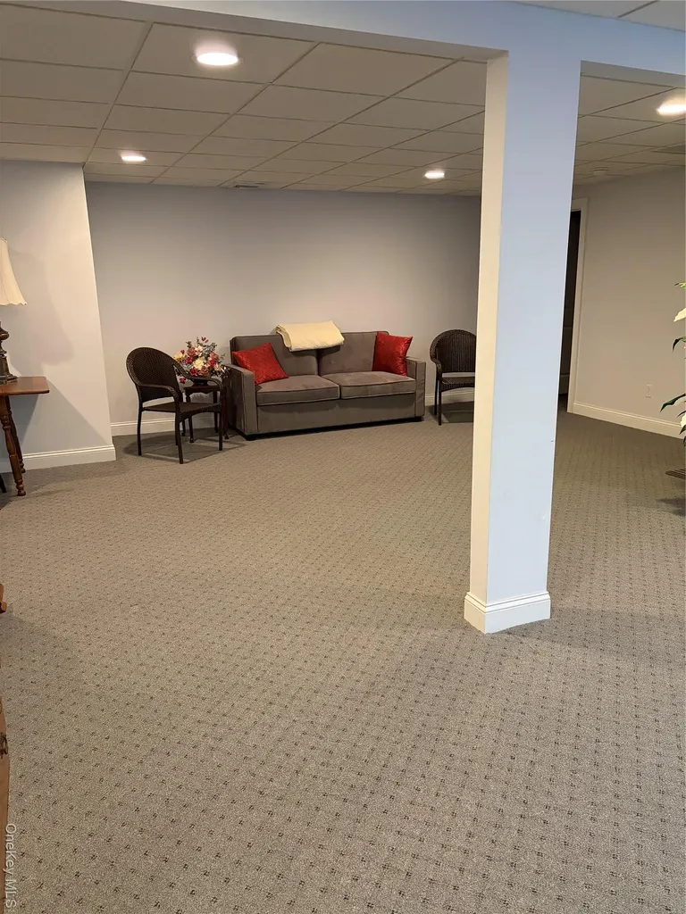 30 Oak Run Stony Brook NY 11790