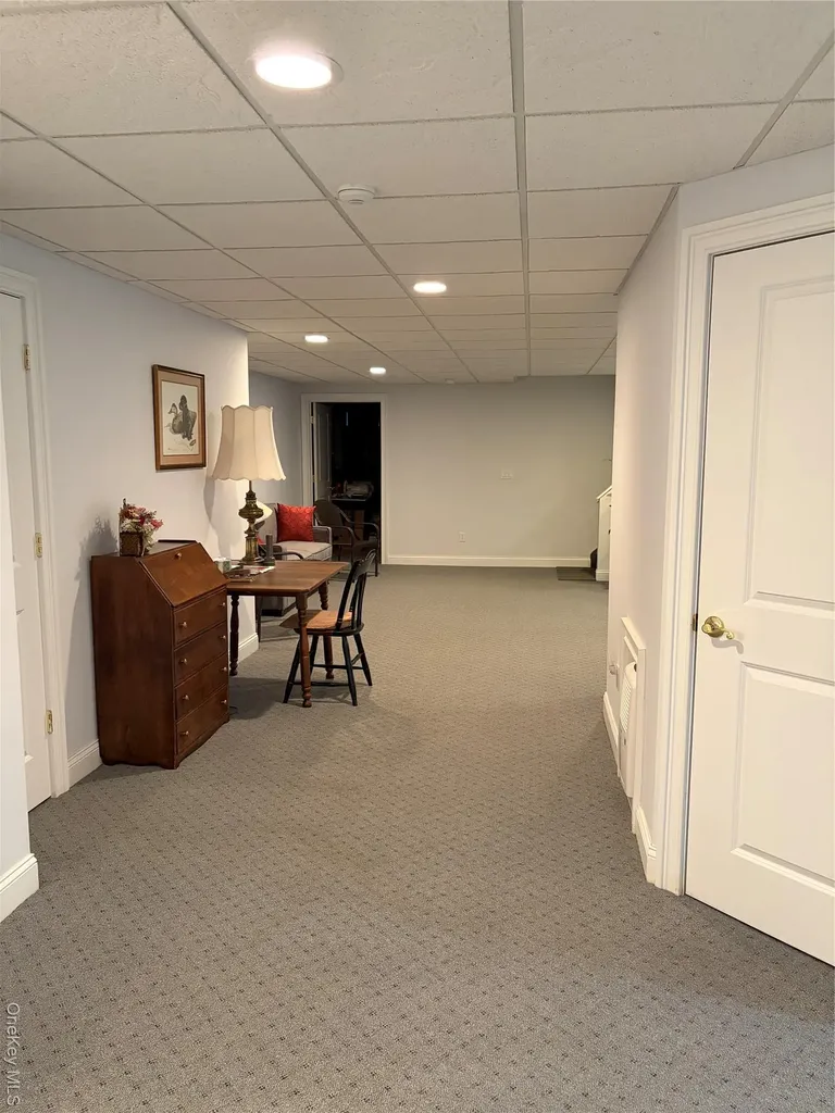 30 Oak Run Stony Brook NY 11790