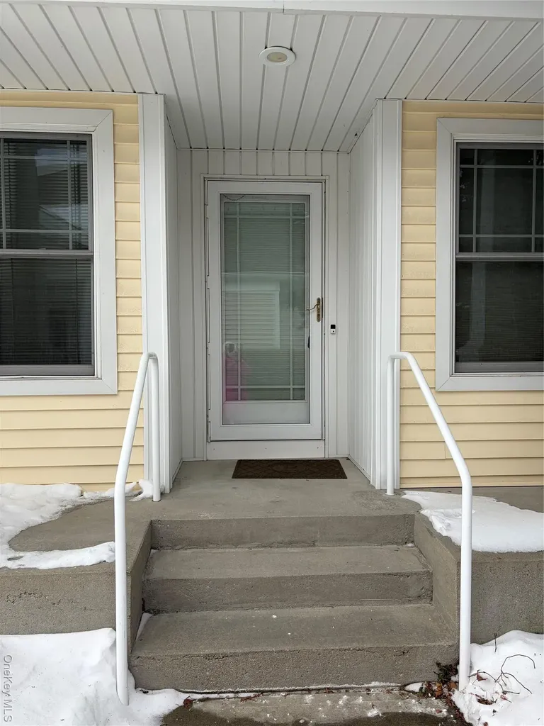 30 Oak Run Stony Brook NY 11790