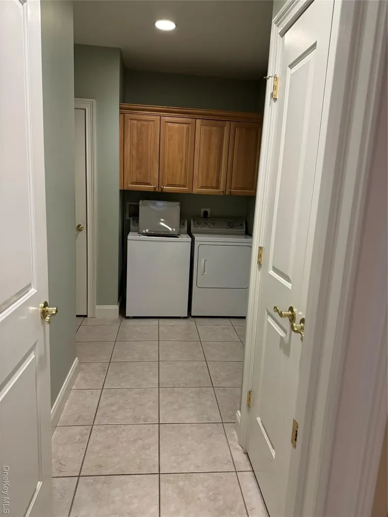 30 Oak Run Stony Brook NY 11790