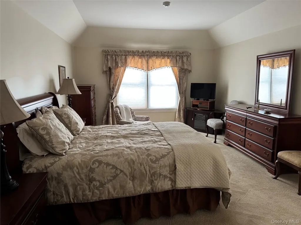 30 Oak Run Stony Brook NY 11790