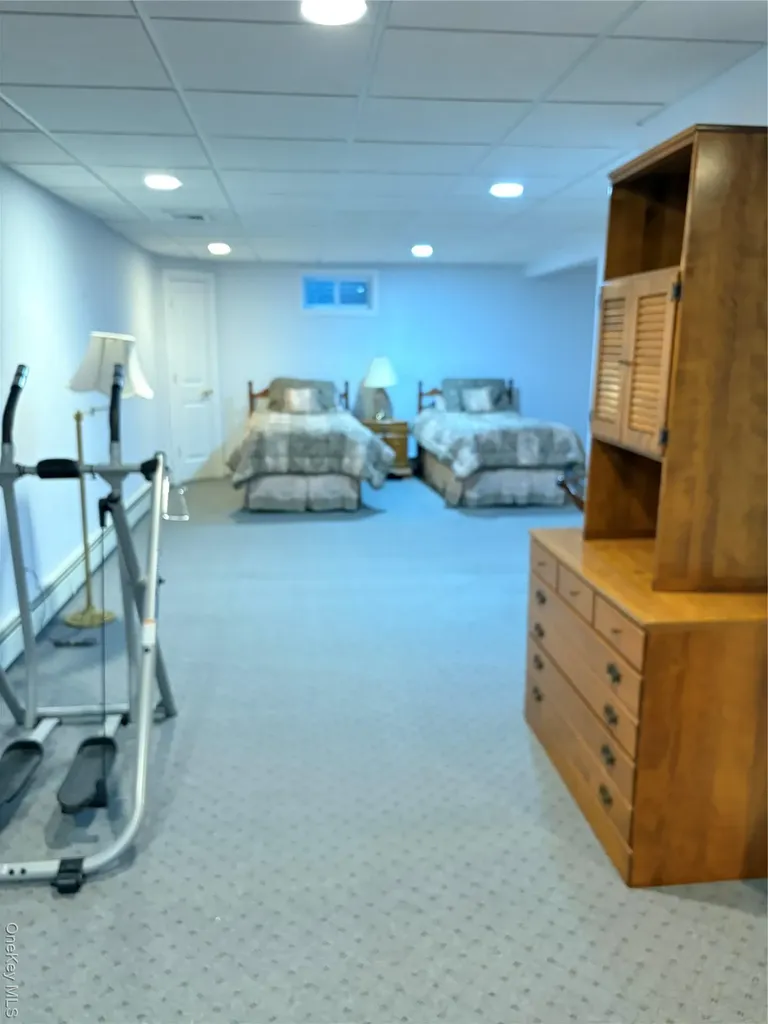 30 Oak Run Stony Brook NY 11790