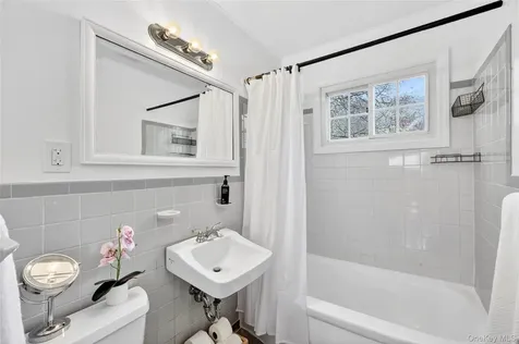 606 Washington Avenue Pleasantville NY 10570