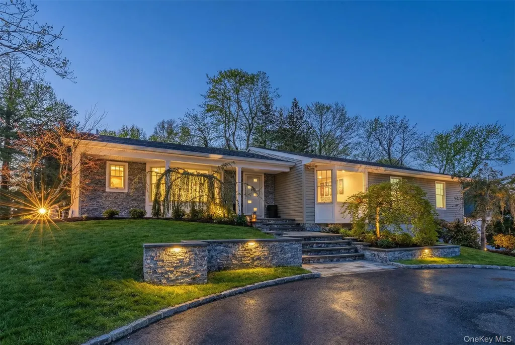 21 Rawlings Drive Melville NY 11747
