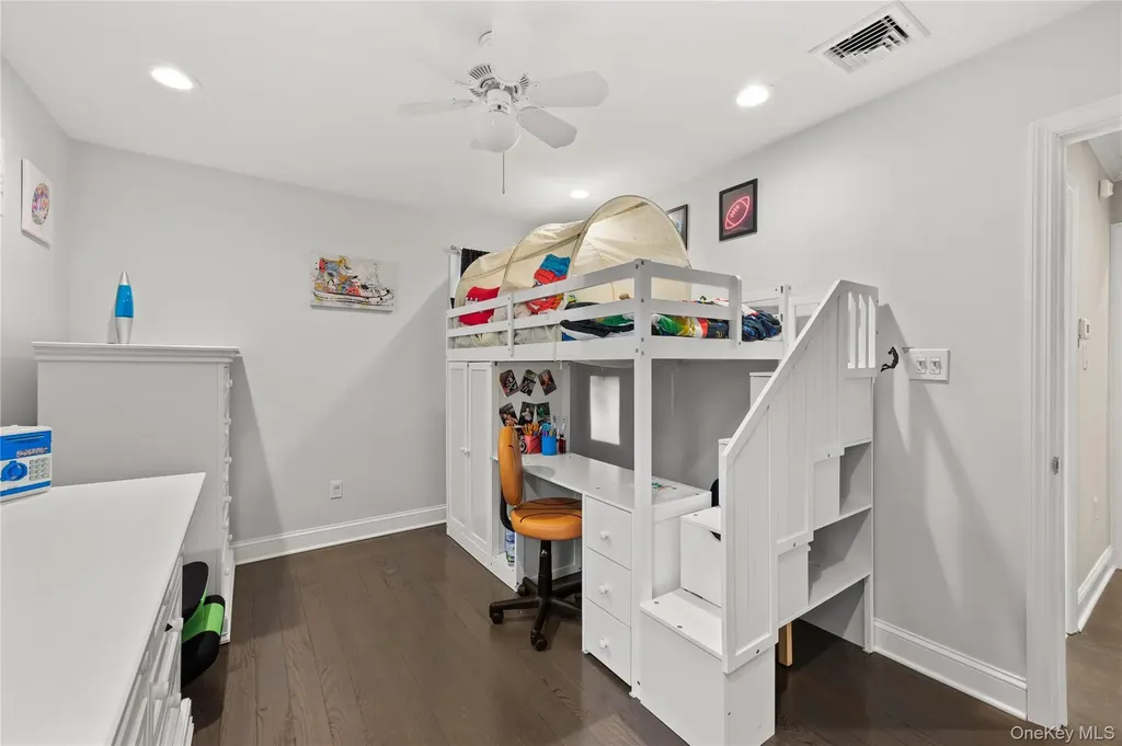 21 Rawlings Drive Melville NY 11747