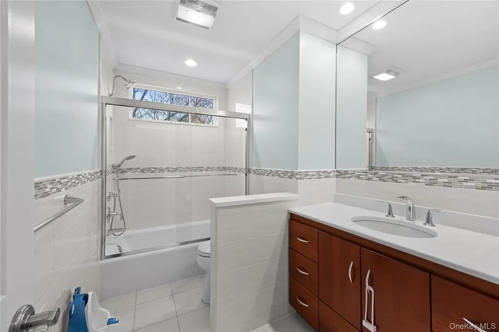 21 Rawlings Drive Melville NY 11747