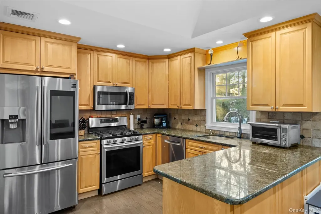 21 Rawlings Drive Melville NY 11747