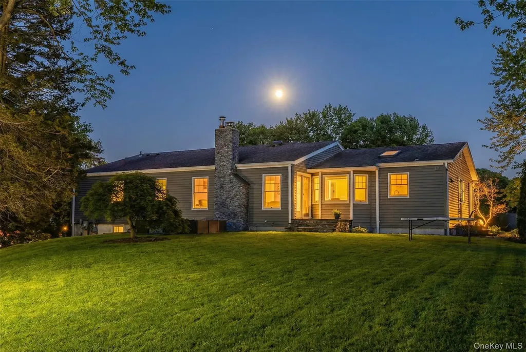 21 Rawlings Drive Melville NY 11747
