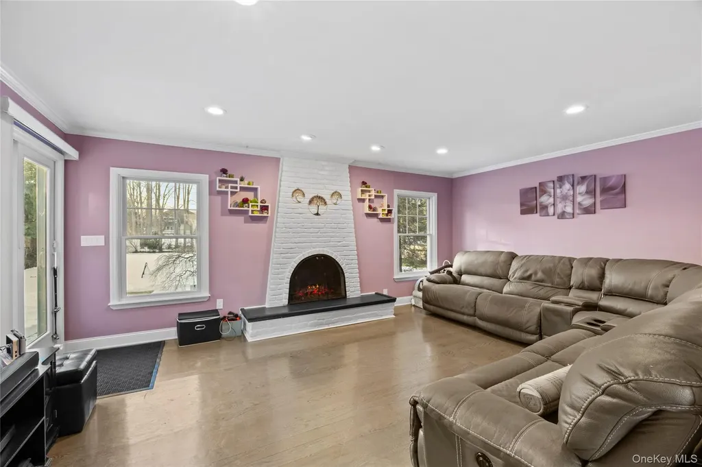 21 Rawlings Drive Melville NY 11747