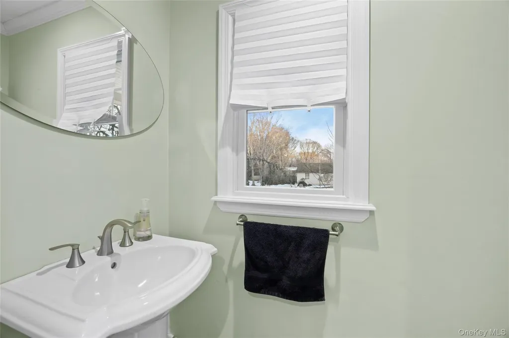 21 Rawlings Drive Melville NY 11747