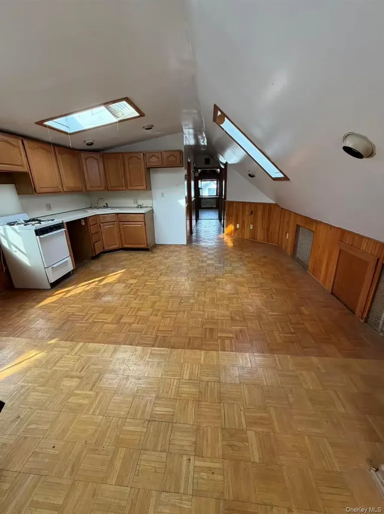 1580 Castleton Avenue Staten Island NY 10302