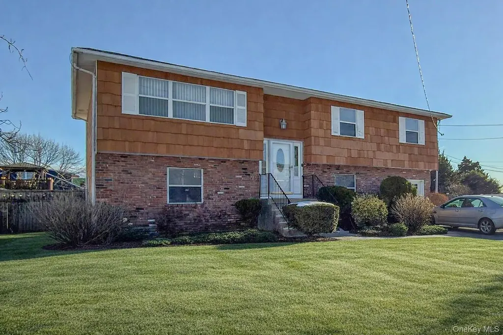 40 E Lincoln Avenue Massapequa NY 11758