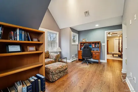 25 Navajo Trail Sloatsburg NY 10974