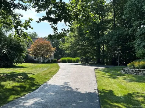 25 Navajo Trail Sloatsburg NY 10974