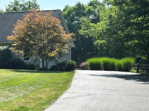 25 Navajo Trail Sloatsburg NY 10974
