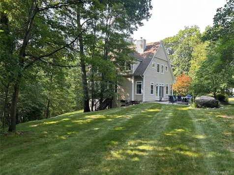 25 Navajo Trail Sloatsburg NY 10974