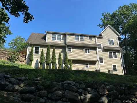 25 Navajo Trail Sloatsburg NY 10974