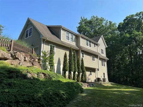 25 Navajo Trail Sloatsburg NY 10974