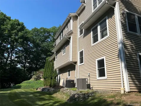 25 Navajo Trail Sloatsburg NY 10974