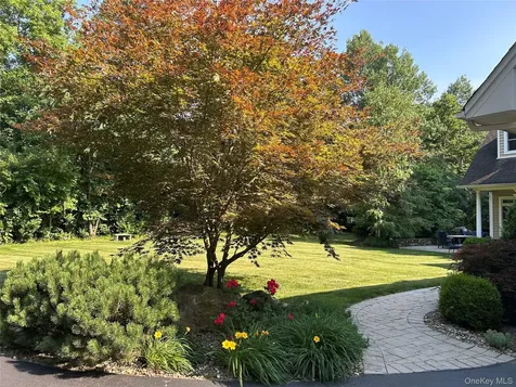 25 Navajo Trail Sloatsburg NY 10974