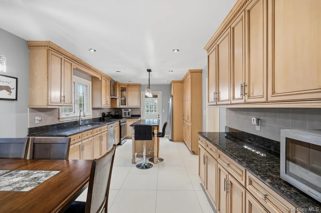 53 Somerset Drive S Great Neck NY 11020