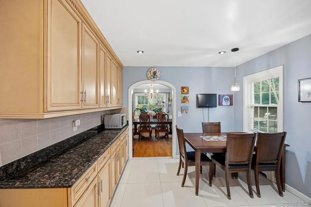 53 Somerset Drive S Great Neck NY 11020