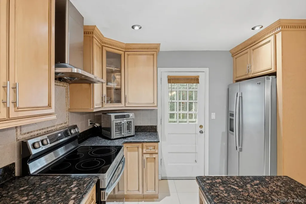 53 Somerset Drive S Great Neck NY 11020