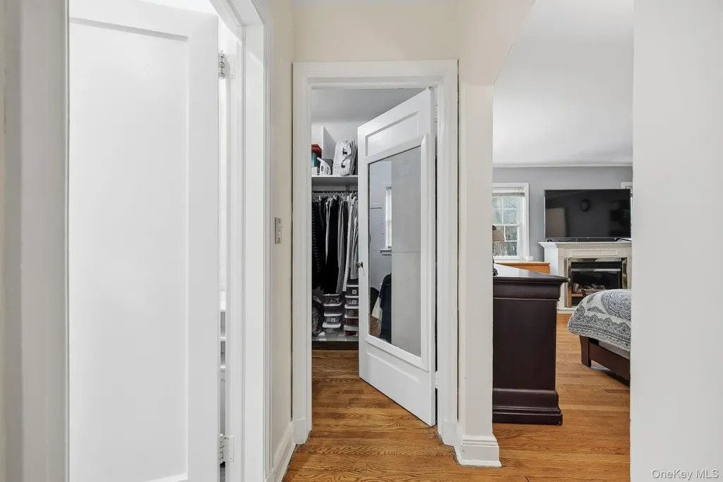 53 Somerset Drive S Great Neck NY 11020