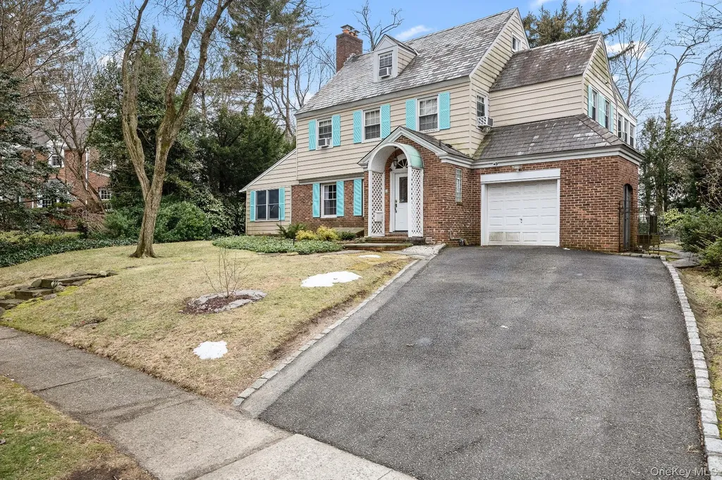 53 Somerset Drive S Great Neck NY 11020
