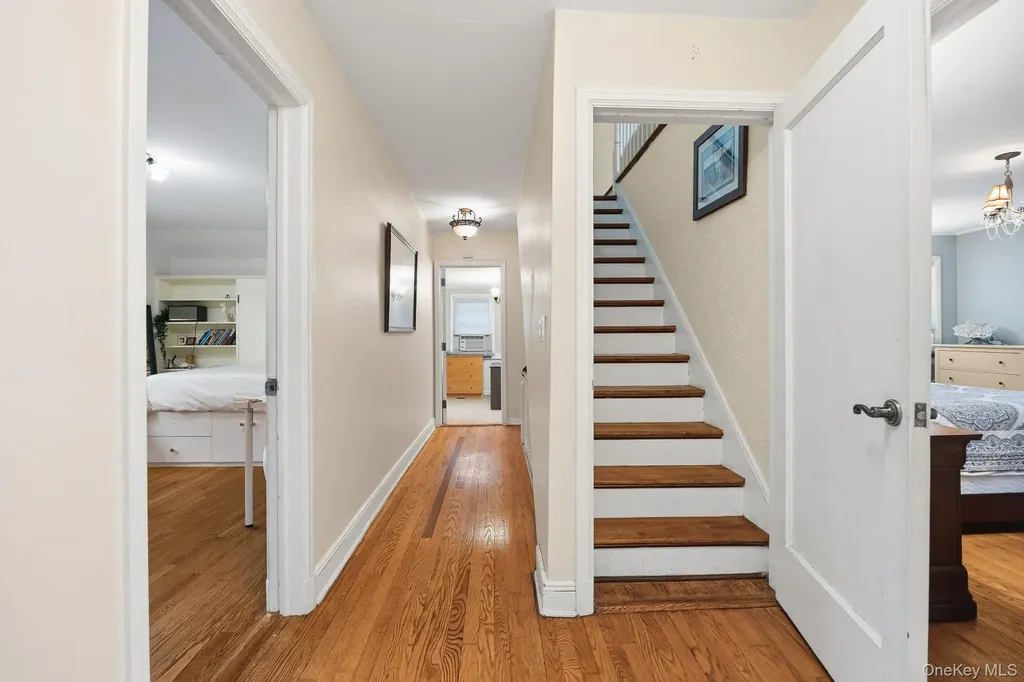 53 Somerset Drive S Great Neck NY 11020