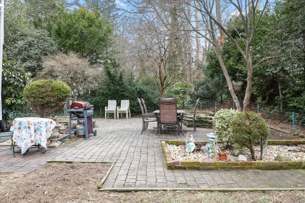 53 Somerset Drive S Great Neck NY 11020