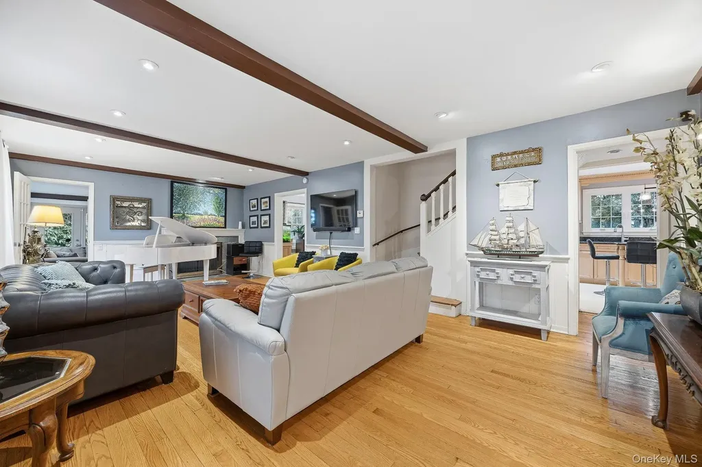 53 Somerset Drive S Great Neck NY 11020